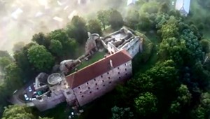 Pri páde na českom hrade zomrela mladá Slovenka