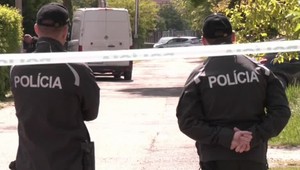 Vnuk, ktorý zabil deda, bol obvinený. Podľa susedov drogoval a pil