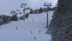 Otvorené lyžiarske strediská si užilo veľa Slovákov. Strediská apelujú na lyžiarov, aby dodržiavali opatrenia