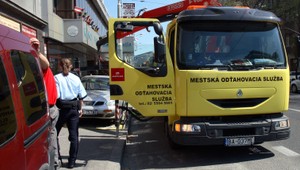 Na nezákonné odťahy áut dohliadajú v Bratislave štátni policajti