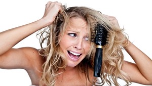 Skroťte neposlušnú hrivu! Návod bonzuje profesionálny stylista