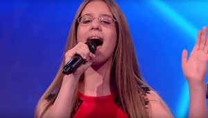 Na pódium vyšlo nevýrazné dievča, ale keď otvorilo ústa... WAU, zaslúžený bzučiak!