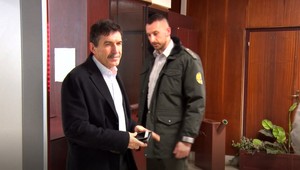 Lekárov po operácii ruky zažalovala. Súd pochybenie v ich konaní ale nevidel