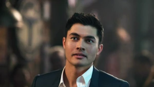 Henry Golding ukázal rozkošnú dcérku: Takto oslávili jej prvý rok!