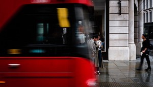 Ekologická novinka vo Veľkej Británii: Autobusy, ktoré absorbujú látky znečisťujúce ovzdušie