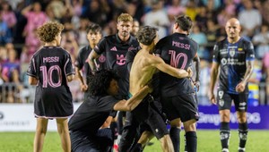 Fanúšik strhol MESSIHO počas prípravného stretnutia na trávnik