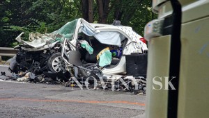 Nehoda s tragickým koncom. Vodiča z auta vystrihovali hasiči