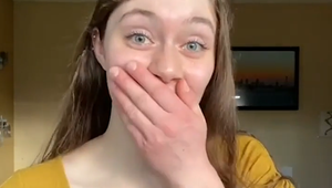 Príroda jej plné prsia nenadelila, no na plastiku ísť nemusí: Tento trik s podprsenkou jej poprsie za pár sekúnd zväčší