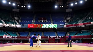 Mohol priviezť medailu Alžírsku, odstúpil z politických dôvodov