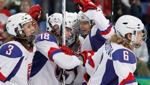 Husté prinieslo bronzový večer mladých hokejistiek