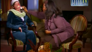 Toto jej šimpanz urobil s tvárou!