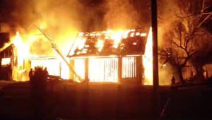 Nočné peklo v obci Hybe: Hasiči zápasili s ničivým požiarom