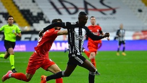 Moderná červená karta! Rozhodcu chcel usvedčiť z chyby mobilom