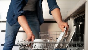 Ako si vybrať umývačku riadu?