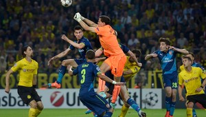 Arsenal bez šance v Dortmunde, Real rázne vykročil za obhajobou