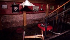 Kaviareň plná vody. Technická porucha ju zmenila na plaváreň