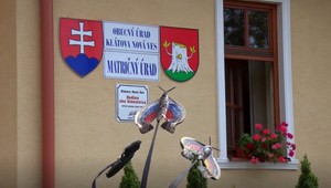 Obyvatelia bojujú s podnikateľom. V obci ubytoval desiatky cudzincov