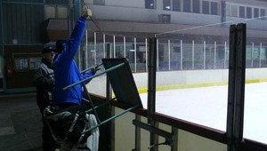 Vynález storočia! Stôl v hokeji miesto plexiskla!