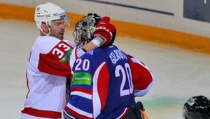 VIDEO: Bitkári z Čechova opäť v akcii, brutálne zmlátili brankára