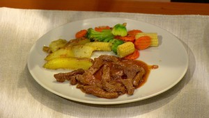 Pikantné sviečkové rezance a opekané zemiaky s rascou