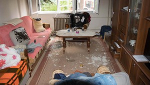 Muž zo Želiezoviec si v aute strelil do hlavy