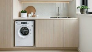 Šikovné riešenie pre vašu kuchyňu: Aha, ako môžete umiestniť práčku i úložné priestory!