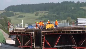 Diaľnice a sľuby politikov: Kto je zodpovedný za ich stav na Slovensku?