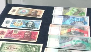 Pred tridsiatimi rokmi začala platiť slovenská mena. Najskôr boli v obehu okolkované československé bankovky