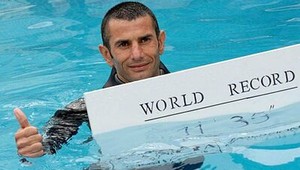 Pod vodou bez nadýchnutia 11 minút a 35 sekúnd!