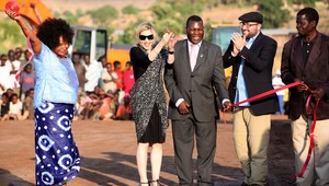 Madonna začala v Malawi s výstavbou dievčenskej školy