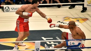 Vladimir Kličko dal k.o. Leapaiovi v piatom kole. Obhájil tituly šampióna