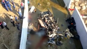 Vážna nehoda kamióna. Viac ako desiatka migrantov vrátane detí zomrela