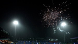 Pohárový zápas v Anglicku narušil nečakaný ohňostroj