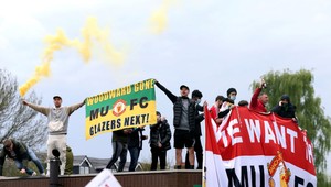 Manchester United potrestá len tých protestujúcich, ktorí boli násilní