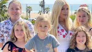 Staršia dcéra Tori Spelling si prešla peklom: Na škole ju šikanovali, teraz je z nej modelka