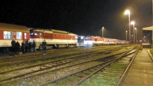 Na jednej koľaji sa ocitli dva vlaky, môžu za to zlodeji