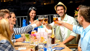 Dobrodružstvo mladíkov. Utiekli z domova, zakotvili v krčme