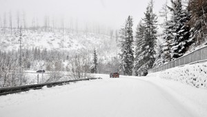 V utorok pozor na víchricu, v stredu na horách nasneží 40 centimetrov