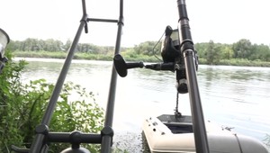 Rybári nepotrebujú povolenie na vjazd autom do chránenej oblasti. Nemôžu ho tam ale zaparkovať