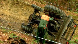 Muža (†52) cestou do práce privalil traktor. Môže za to kameň