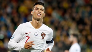 One man show. Ronaldo naháňa stovku. Litve strelil kvarteto gólov