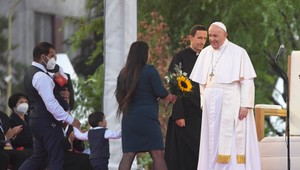 Pápež František počas návštevy Slovenska navštívil Luník IX. Ľudí vyzval k prekonaniu predsudkov