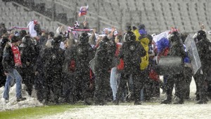 V Poľsku zadržali 20 fanúšikov SR, majú podporu Lajčáka