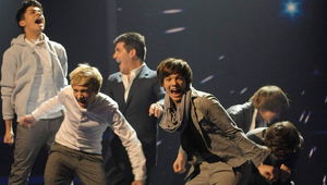 Okamžitá operácia! Hviezdny porotca talentovej súťaže centimeter od ochrnutia!