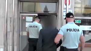 Z ambulancie rovno za mreže. Opitý lekár sa postavil pred súd