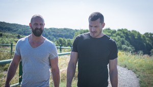 Kruh sa uzatvára. Vražda novinára je poslednou kvapkou. Štartuje ZA SKLOM