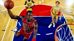 Najlepší z najlepších má 50 rokov! Michael Jordan oslavuje