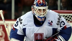 Lašák má toho už plné zuby. Naložil z obývačky Cígerovi