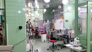 Aké budú sviatky na Slovensku je neisté. Odborníci odporúčajú lockdown aj počas Vianoc