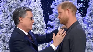 Chcel byť vtipný, ozvalo sa bučanie! Princ Harry to schytal za TIETO slová!